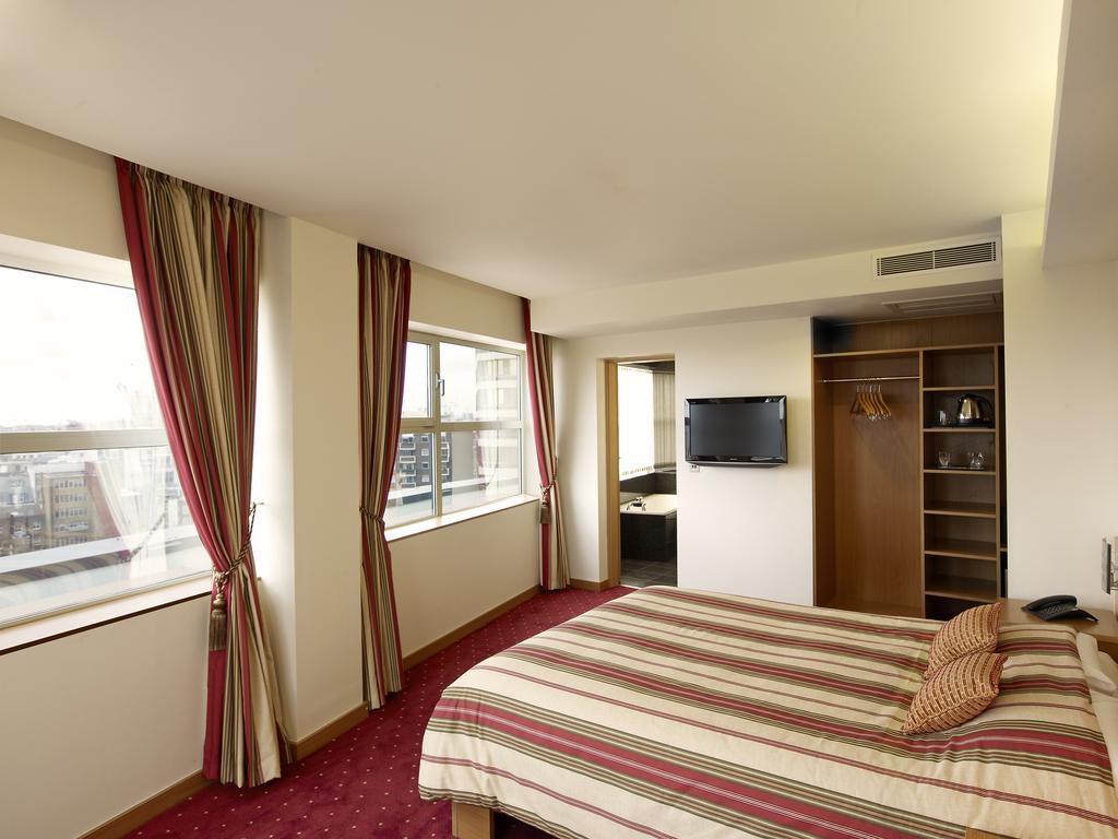 Central and cheap accommodation in London